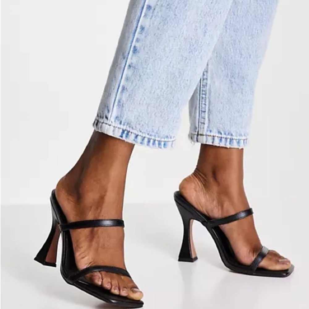 Black Heels - Picture 2 of 3